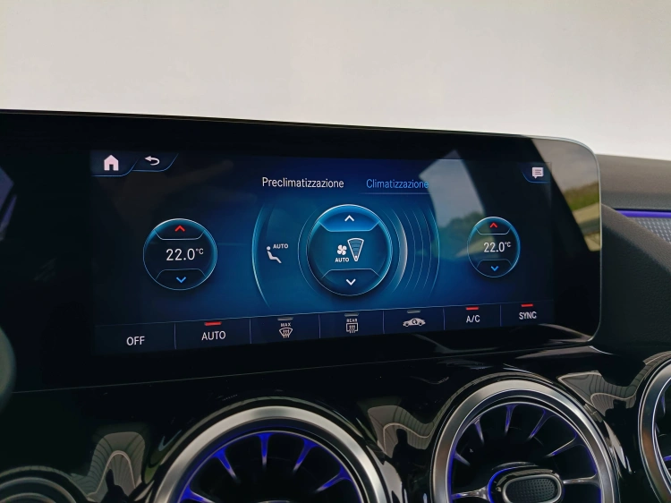 15 - Mercedes-Benz EQA 300 Sport 4matic