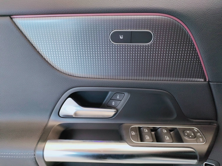 13 - Mercedes-Benz GLA 200 d Sport Plus auto