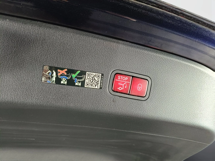 17 - Mercedes-Benz GLC 300 de phev AMG Line Premium Plus 4matic auto