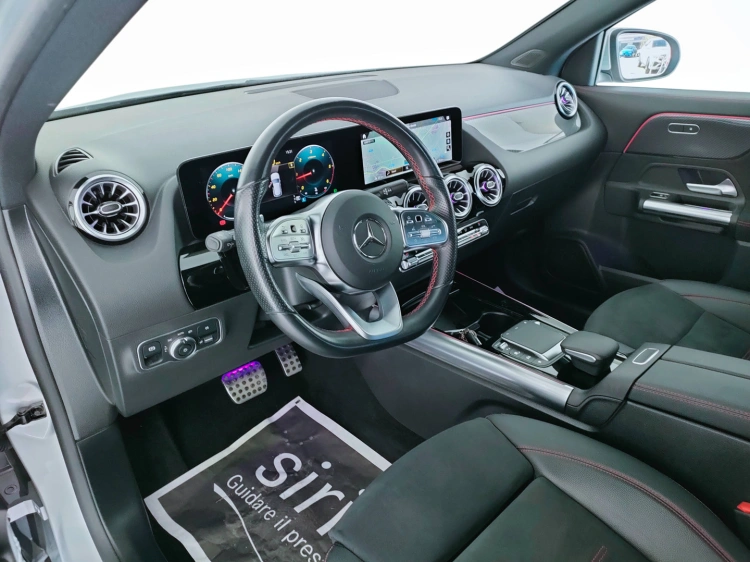 13 - Mercedes-Benz GLA 180 d Premium auto