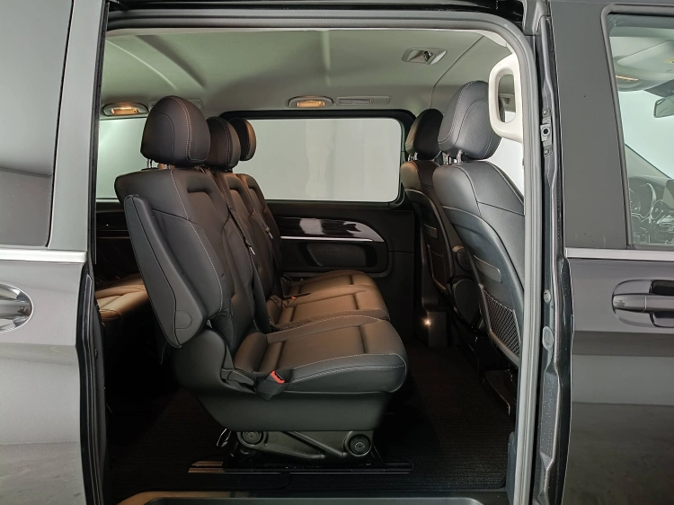 13 - Mercedes-Benz Classe V Extralong 300 d Premium 4matic auto