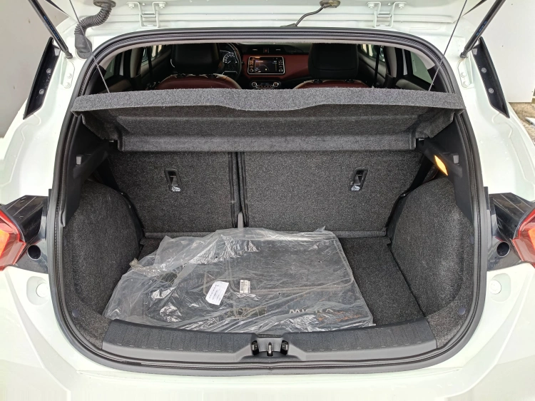 16 - Nissan Micra Micra 0.9 Tekna 90cv