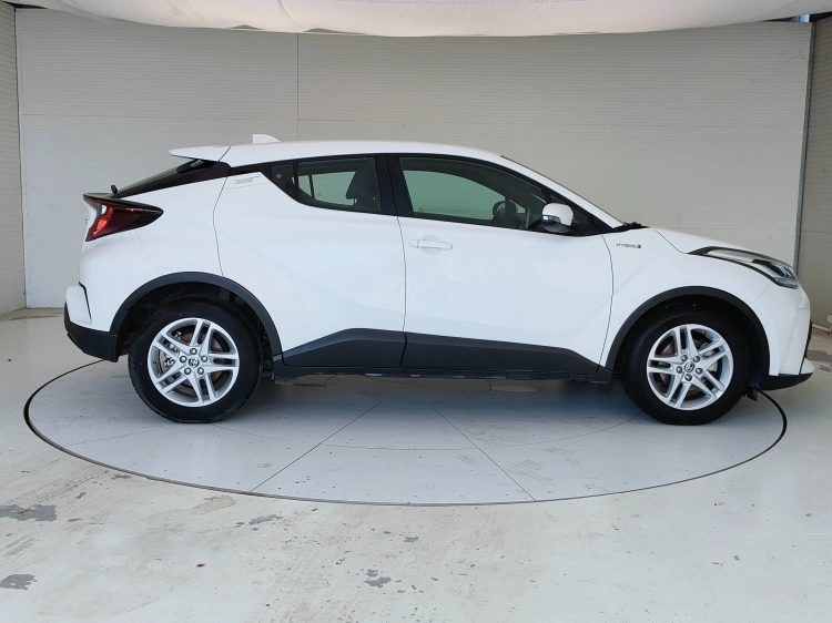 4 - Toyota C-HR C-HR 1.8h Active e-cvt