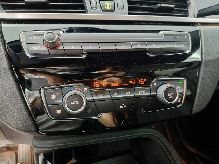 16 - BMW X1 X1 sdrive18d xLine auto my18