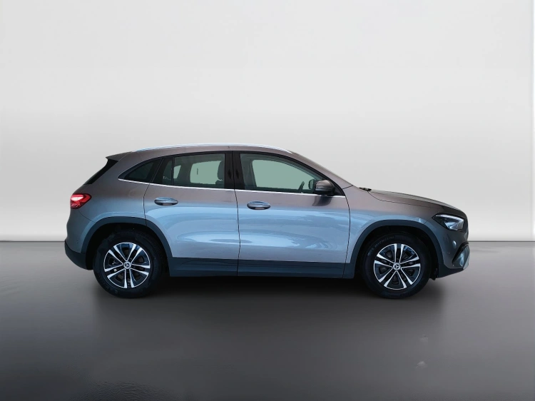 7 - Mercedes-Benz GLA 180 d Advanced auto