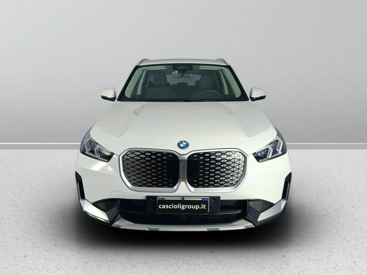 2 - BMW iX1 BMW iX1 eDrive20-Special Edition