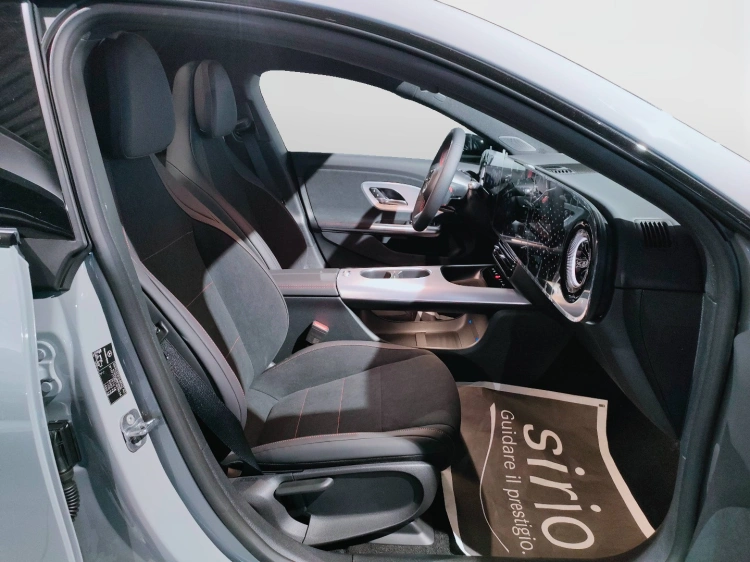 14 - Mercedes-Benz CLA 250+ con tecnologia EQ
