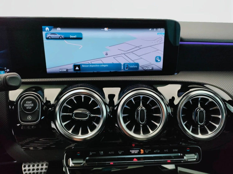 13 - Mercedes-Benz Classe A AMG 35 AMG Line Premium Plus 4matic auto