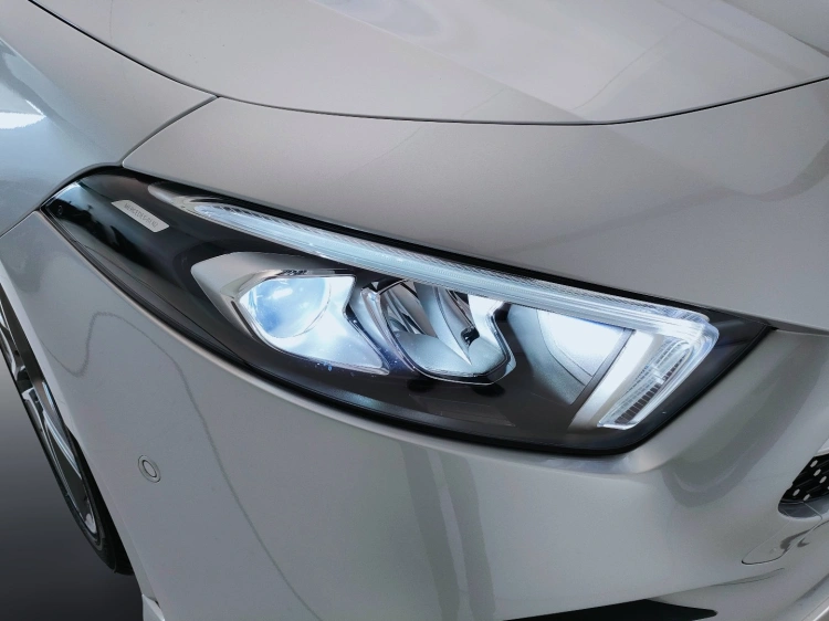 10 - Mercedes-Benz Classe A 180 d Premium auto