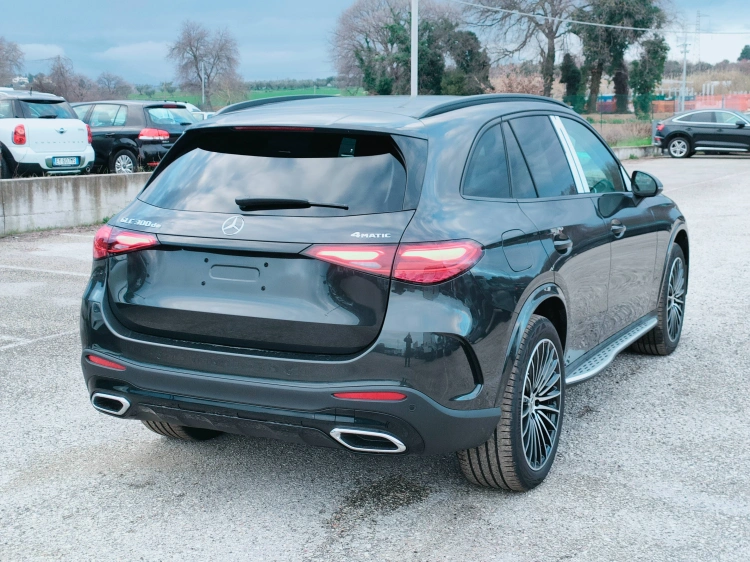 6 - Mercedes-Benz GLC 300 de 4MATIC