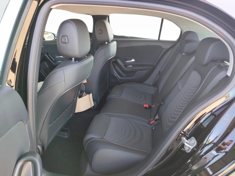 9 - Mercedes-Benz Classe A 180 d Automatic