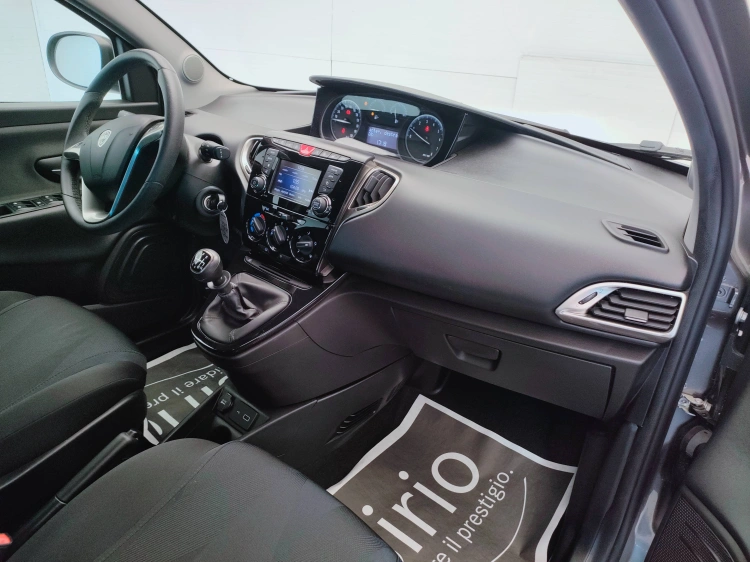 9 - Lancia Ypsilon Ypsilon 1.0 firefly hybrid Gold s&s 70cv