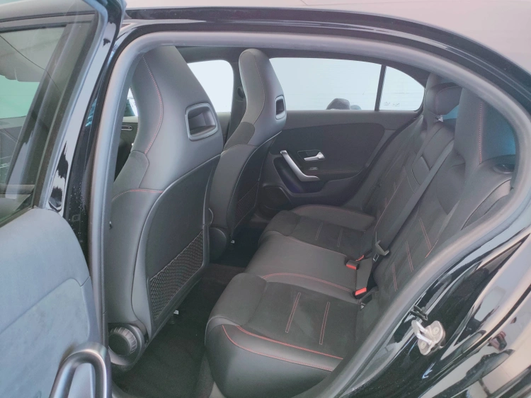 15 - Mercedes-Benz Classe A 180 d AMG Line Advanced Plus auto