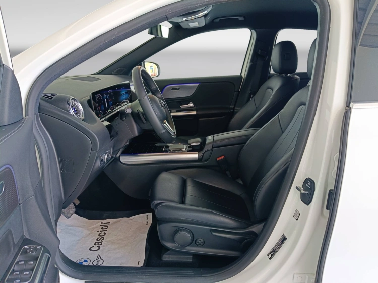 8 - Mercedes-Benz EQA 300 Sport 4matic