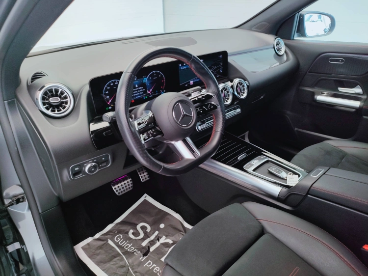 18 - Mercedes-Benz GLA 200 d AMG Line Premium auto