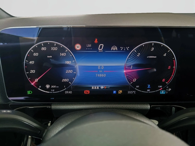 12 - Mercedes-Benz GLA 200 d AMG Line Premium 4matic auto