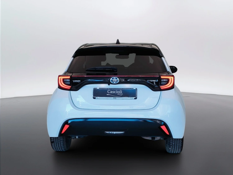 6 - Toyota Yaris Yaris 1.5h Style