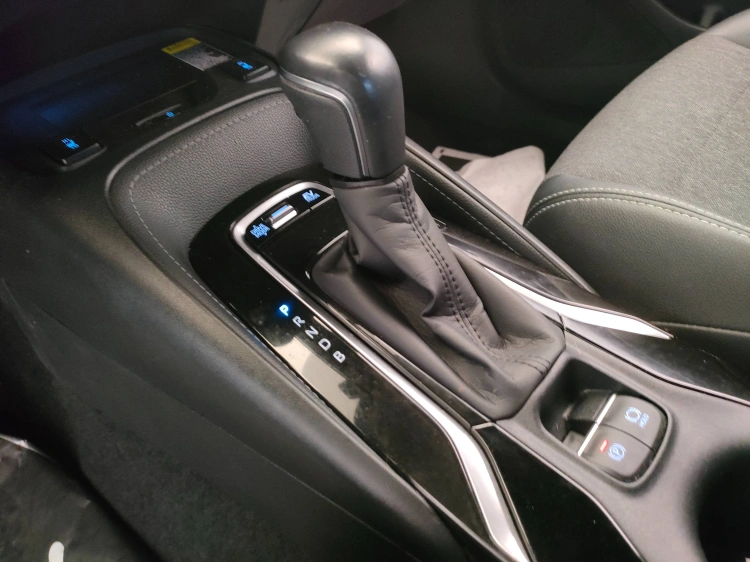 13 - Toyota Corolla Corolla 1.8h Style cvt
