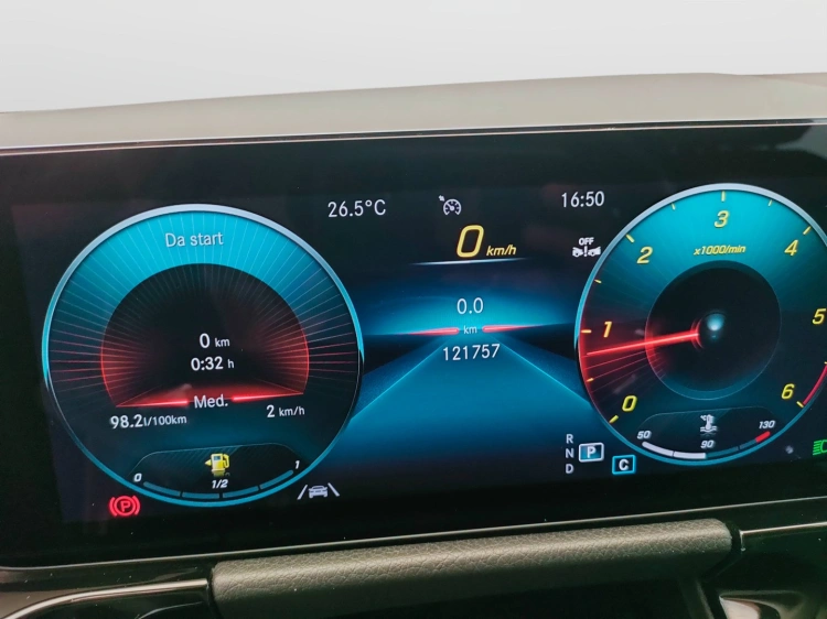 19 - Mercedes-Benz GLA 200 d Premium auto