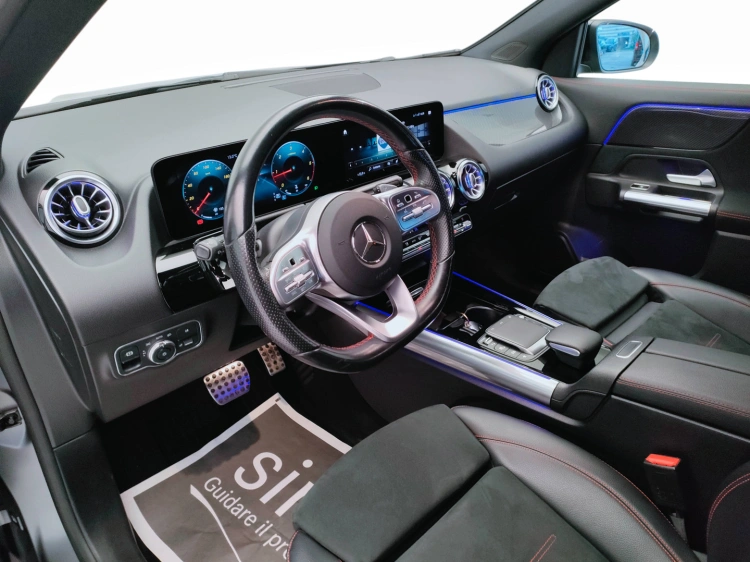 13 - Mercedes-Benz GLA 200 d Premium auto