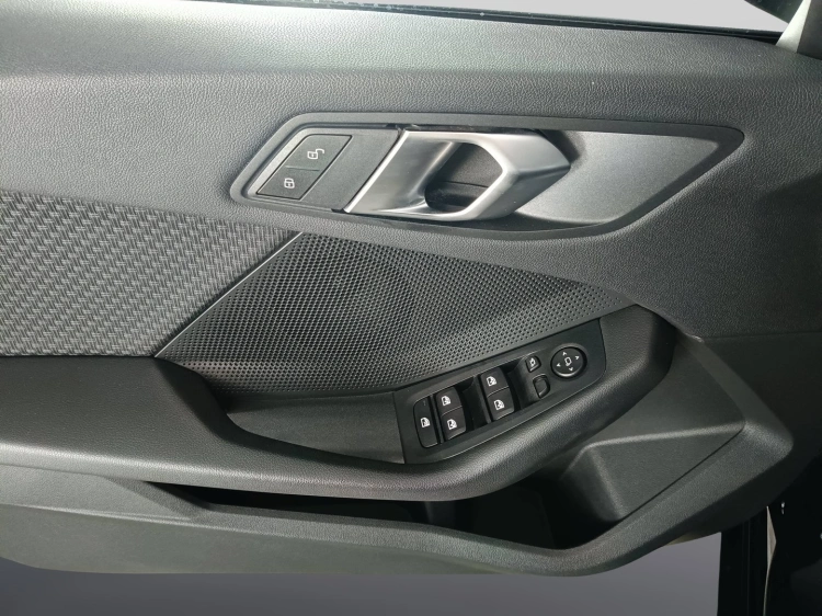 18 - BMW Serie 1 116d Business Advantage auto