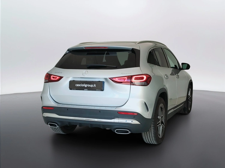 5 - Mercedes-Benz GLA 200 d Premium 4matic auto