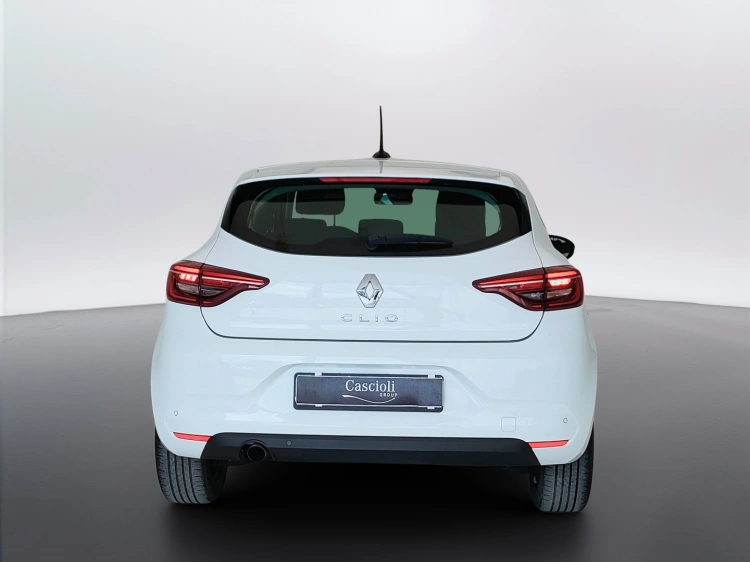 6 - Renault Clio Clio 1.5 blue dci Business 100cv