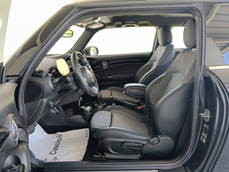 8 - MINI Cooper Mini 3p 1.5 Cooper Classic auto