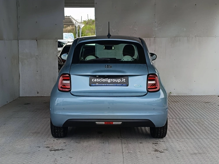 5 - Fiat 500e 500e 3+1 La Prima