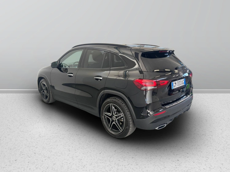 8 - Mercedes-Benz GLA 180 d Premium auto