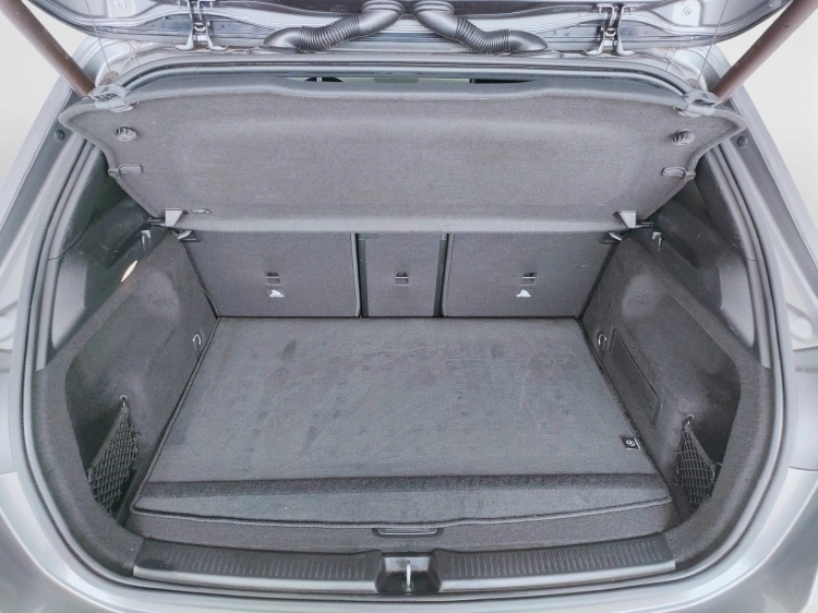 12 - Mercedes-Benz Classe B 180 Premium auto