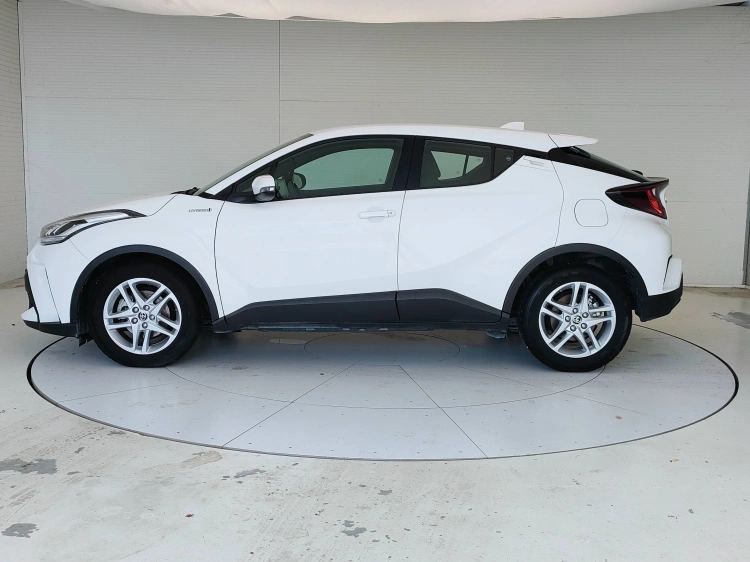 8 - Toyota C-HR C-HR 1.8h Active e-cvt