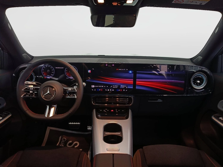 12 - Mercedes-Benz GLB 250+ con tecnologia EQ