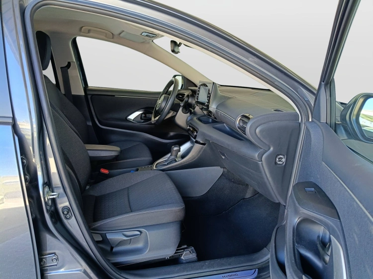 11 - Toyota Yaris Yaris 1.5h Trend