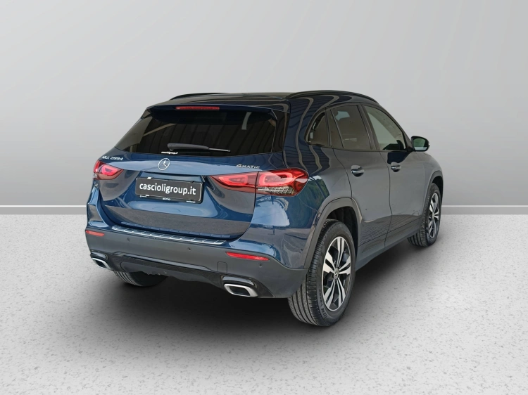 4 - Mercedes-Benz GLA 200 d Sport Plus 4matic auto