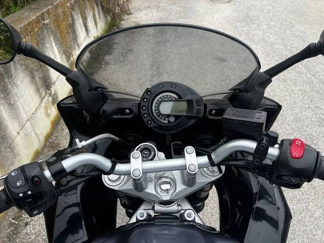 4 - Yamaha E1724 YAMAHA FZ6