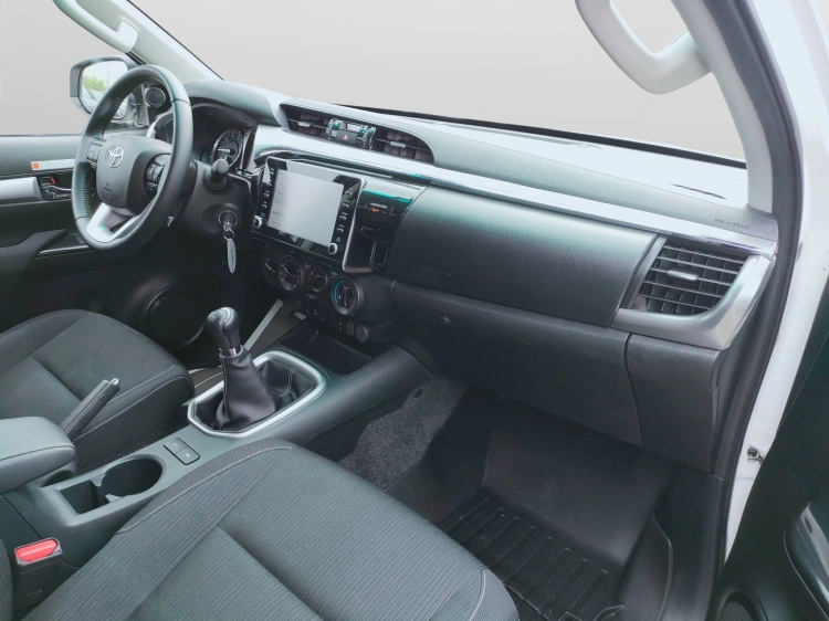 13 - Toyota Hilux Hilux 2.8 d double cab Lounge 4wd