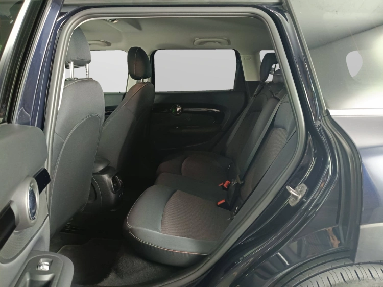9 - MINI Cooper Mini Clubman 2.0 Cooper D Essential auto