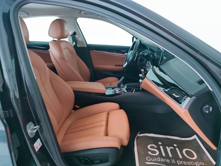 9 - BMW Serie 5 530e Sport auto