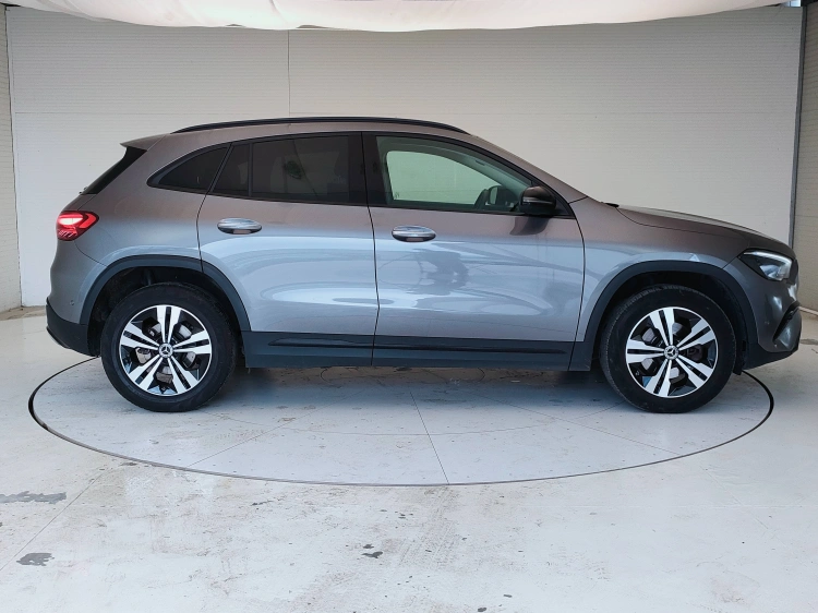 4 - Mercedes-Benz GLA 180 d Progressive Advanced Plus auto