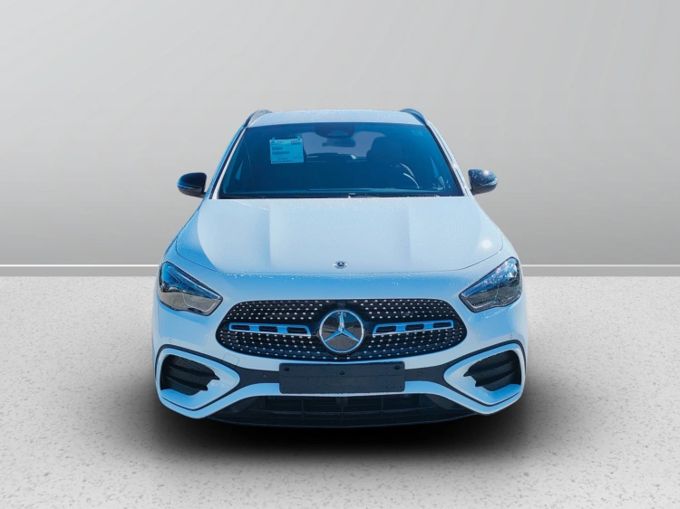 2 - Mercedes-Benz GLA 200 d automatic