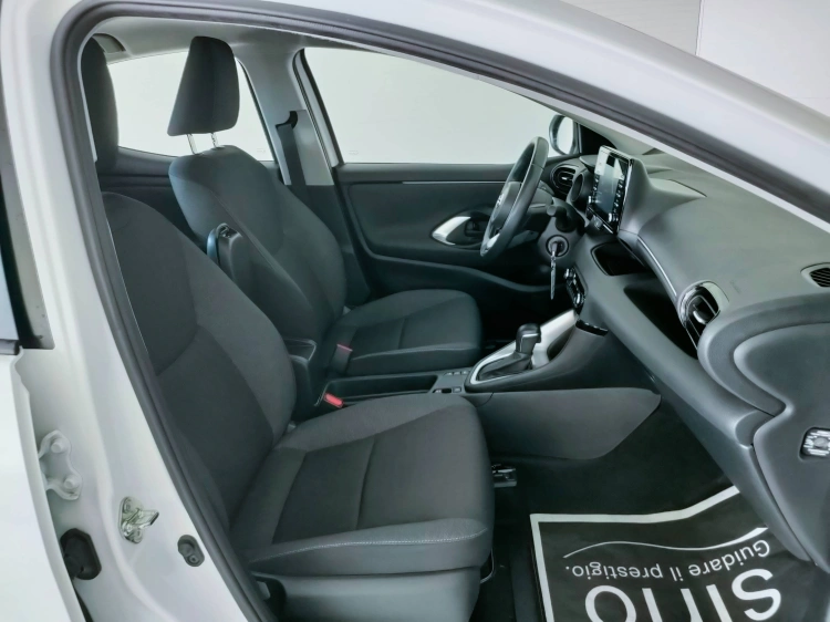 9 - Toyota Yaris Yaris 1.5h Trend