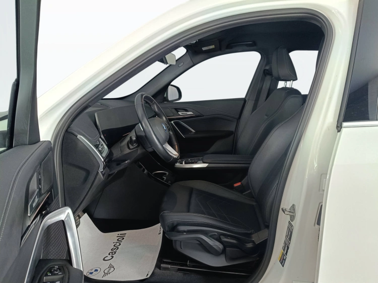 8 - BMW iX1 iX1 edrive 20 X-Line