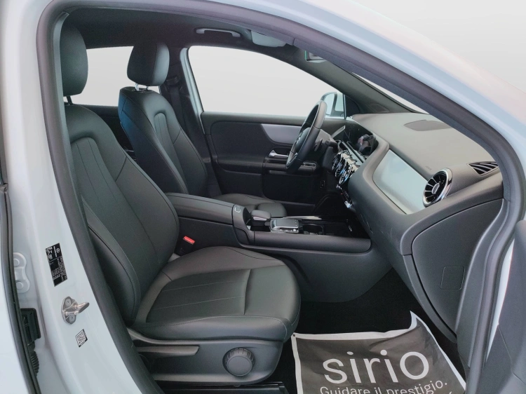 16 - Mercedes-Benz GLA 220 d Sport 4matic auto