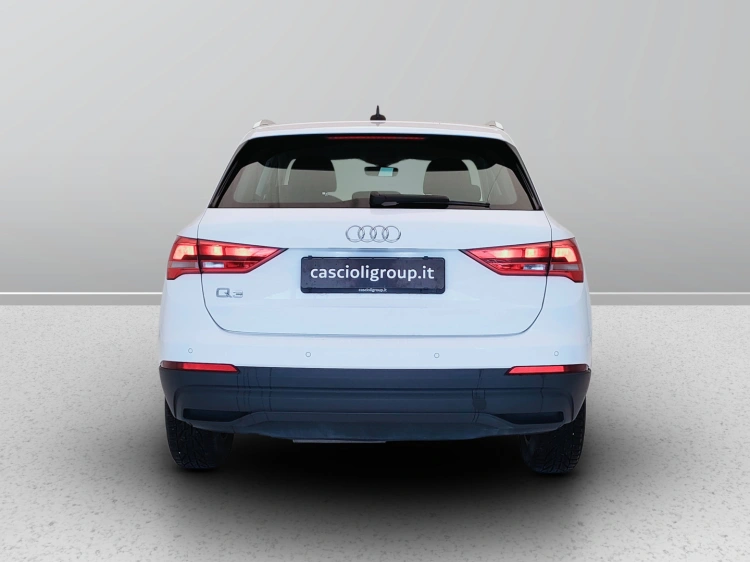 4 - Audi Q3 Q3 35 2.0 tdi Business s-tronic