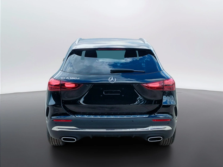 4 - Mercedes-Benz GLA 180  d Automatic