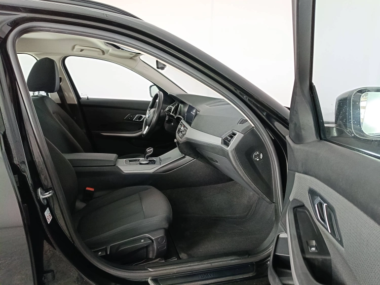 10 - BMW 3 320d Touring Business Advantage auto