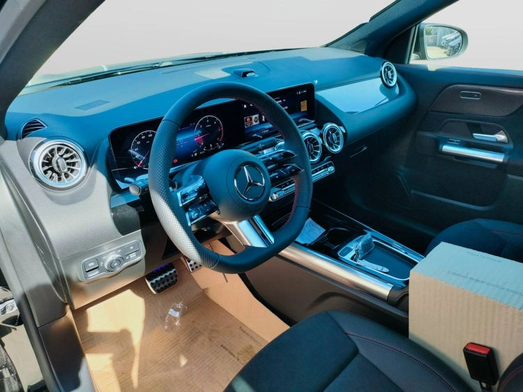 11 - Mercedes-Benz GLA 200 d automatic