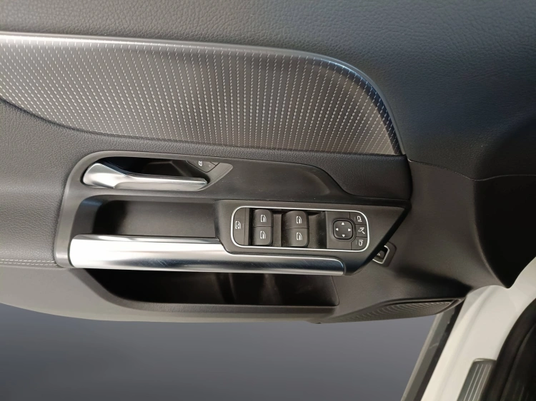 12 - Mercedes-Benz GLA 180 d Sport Plus auto