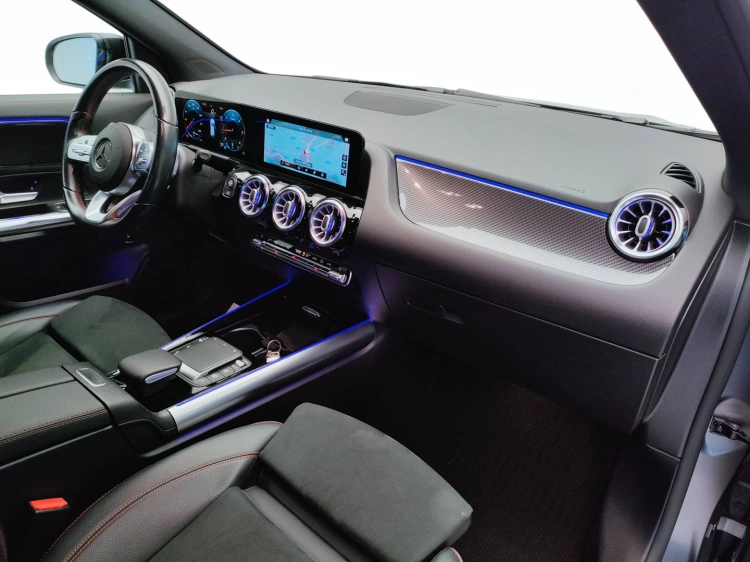 12 - Mercedes-Benz GLA 200 d Premium auto